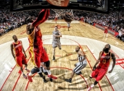 开云体育-新疆队封锁鹈鹕，哈利伯顿彻底打爆防线