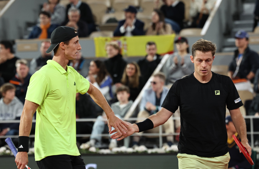 意大利网球队碾压英国网球队，瓦林卡完成帽子戏法的简单介绍