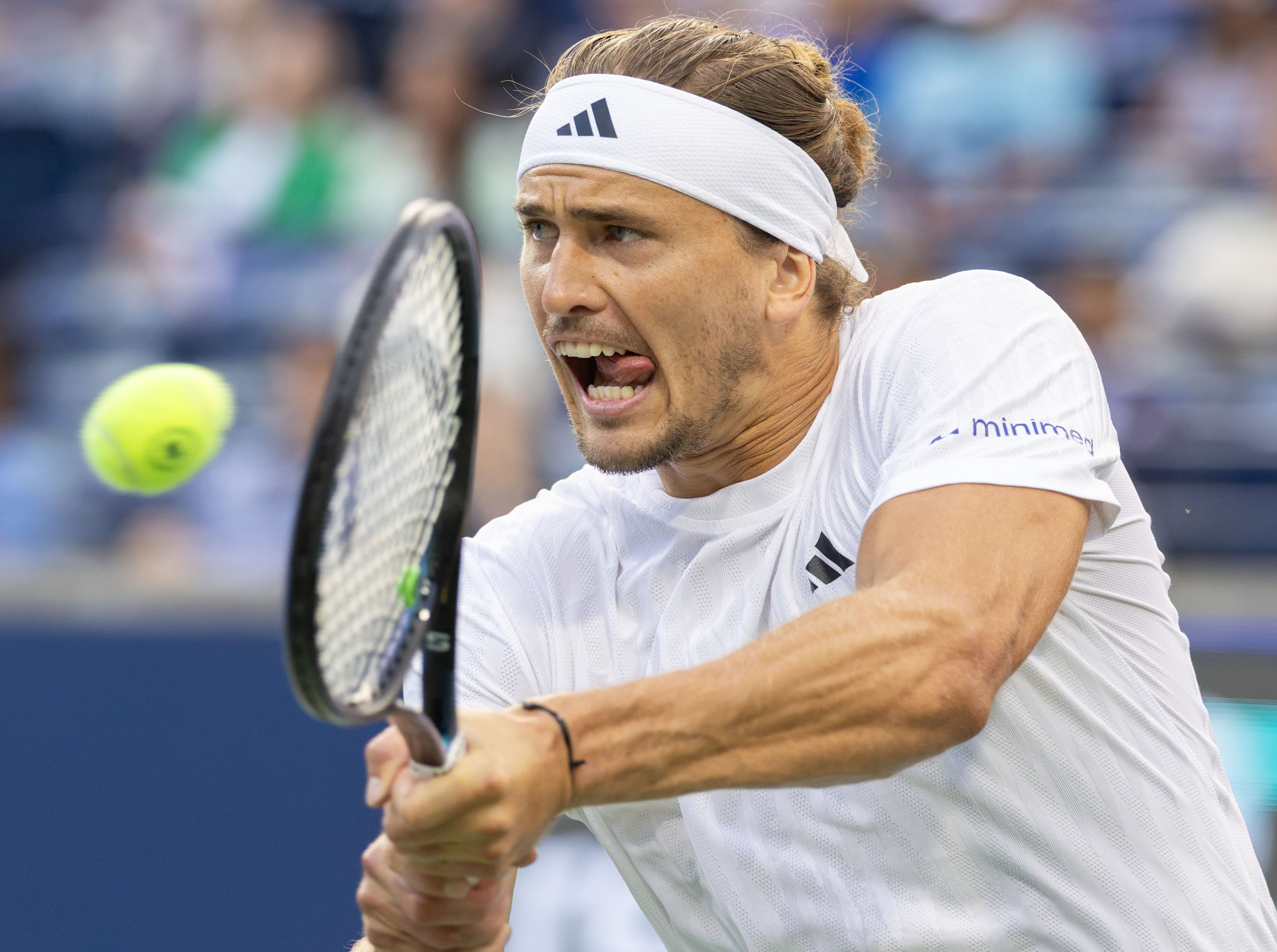 包含德国网球队轻取欧洲网球队，兹维列夫关键制胜的词条