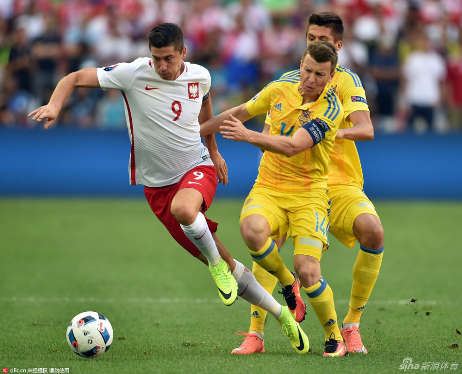 意大利队客场1-0领先波兰队的简单介绍