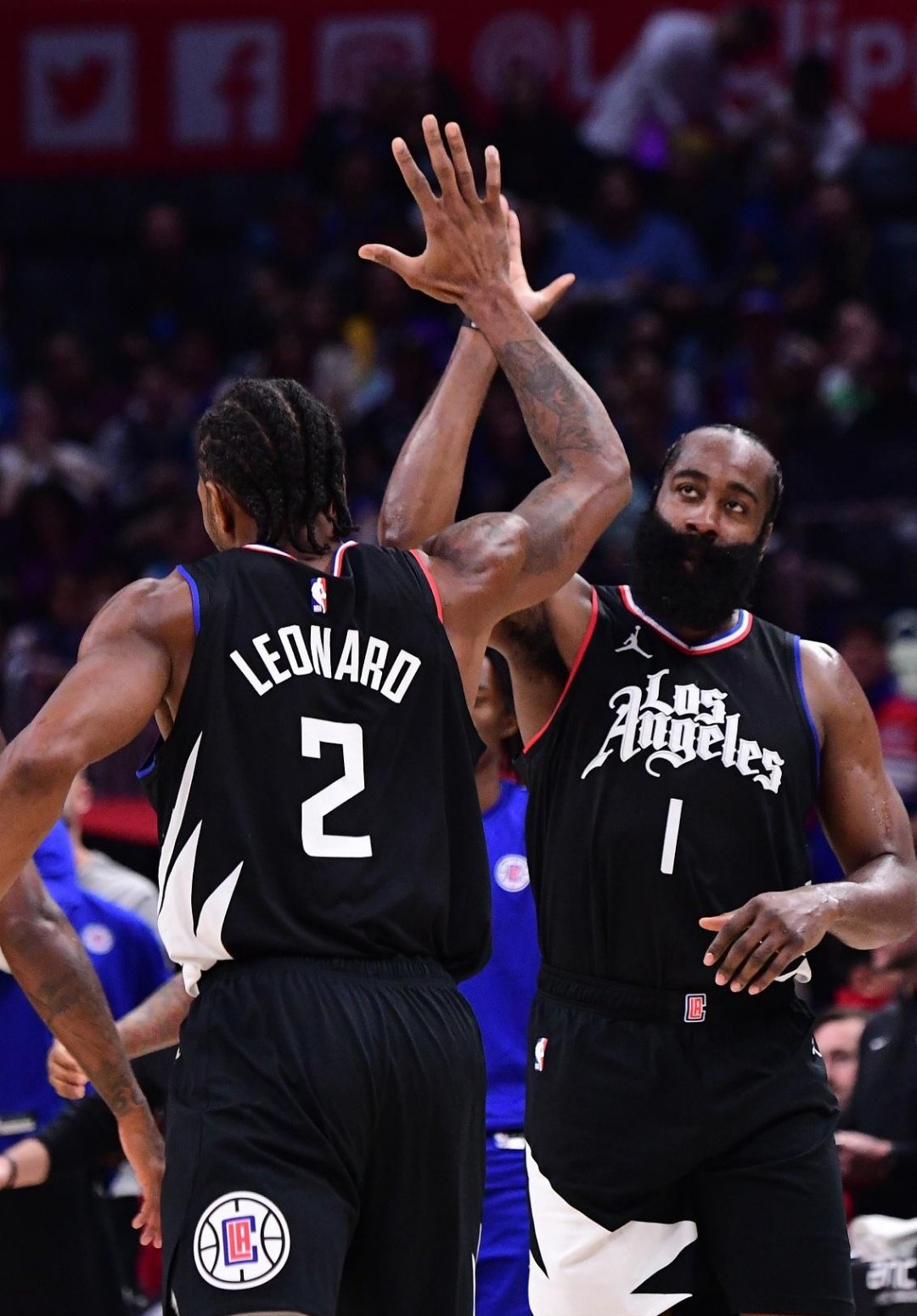 火箭队快船队交手，高手过招精彩纷呈