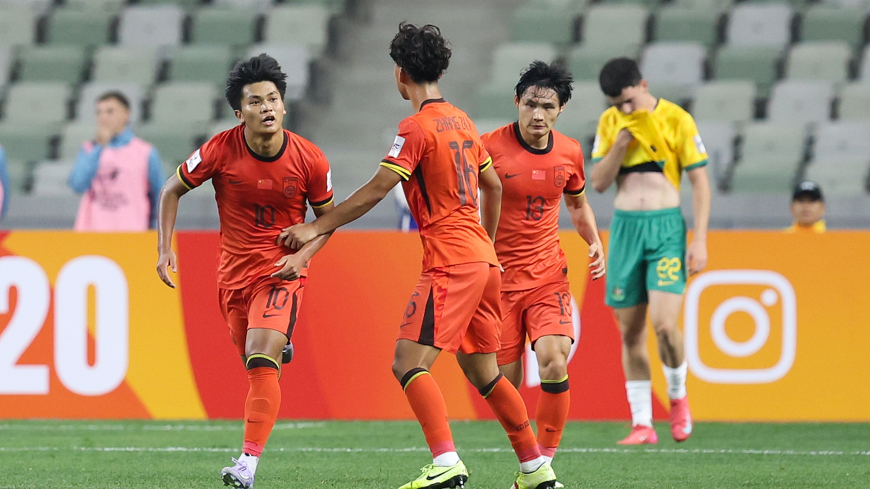 包含国青小将助力国家队，逆袭获胜的词条