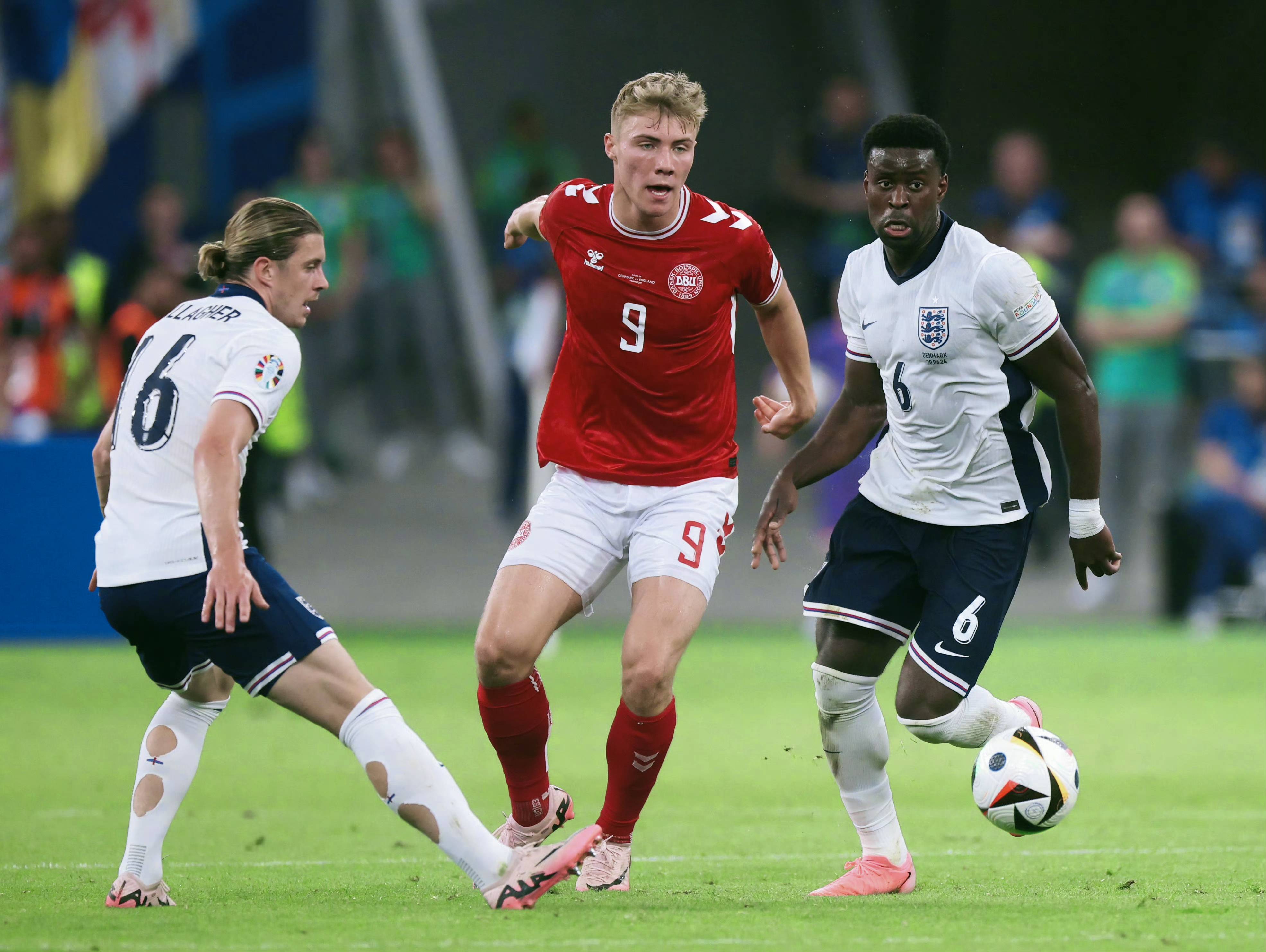 关于丹麦队憾负对手，欧洲杯历程终结的信息