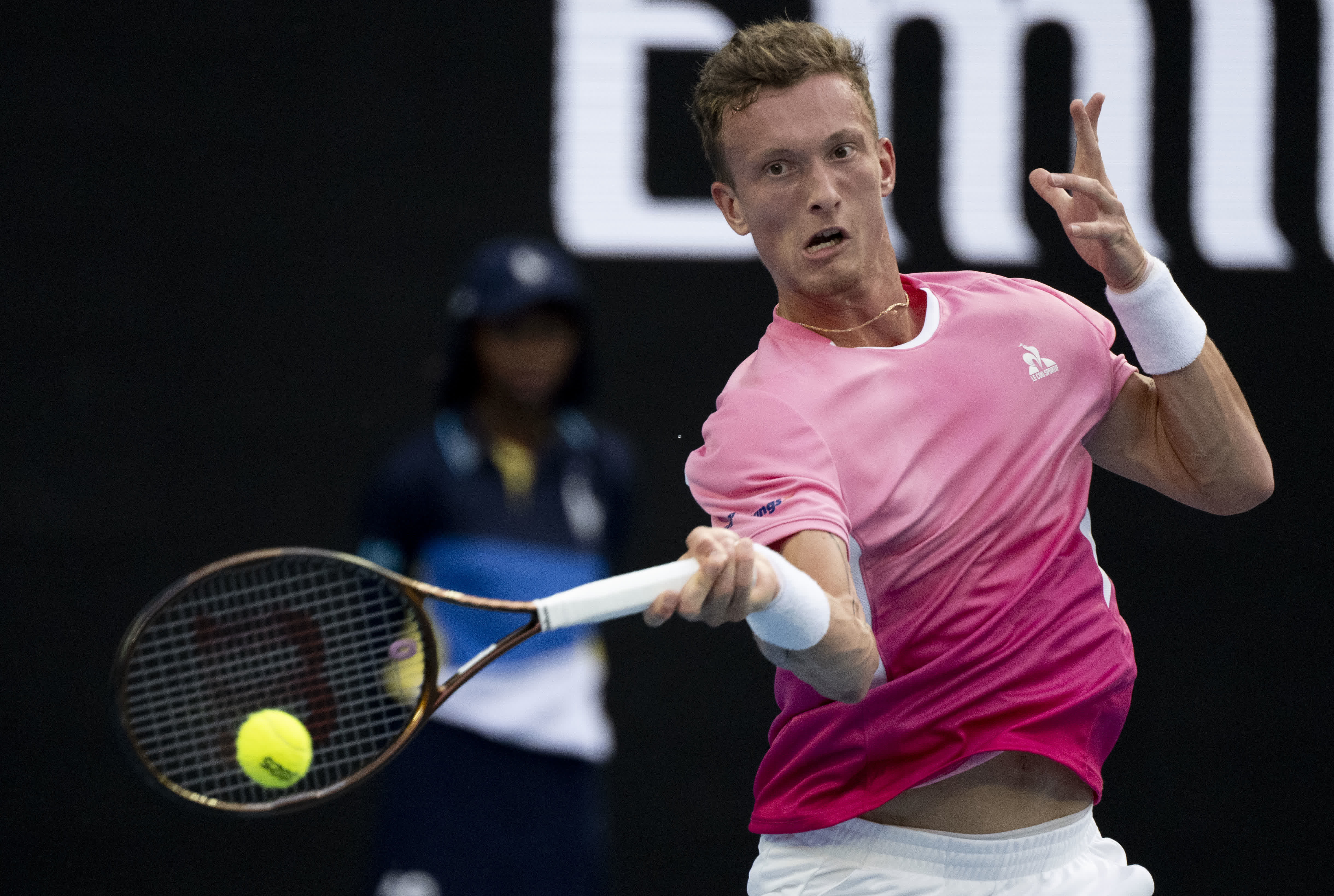 包含澳大利亚运动员凭借技巧斩获金牌的词条