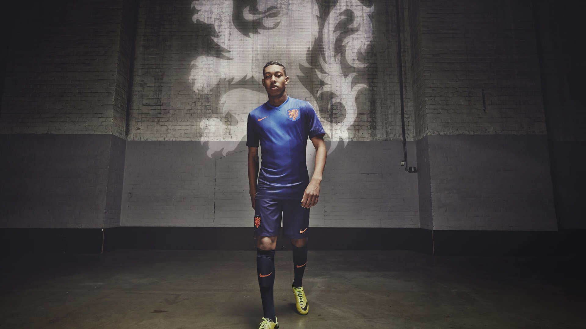 曼城登顶之夜，阿尔瓦雷斯撕裂防线的战术革命