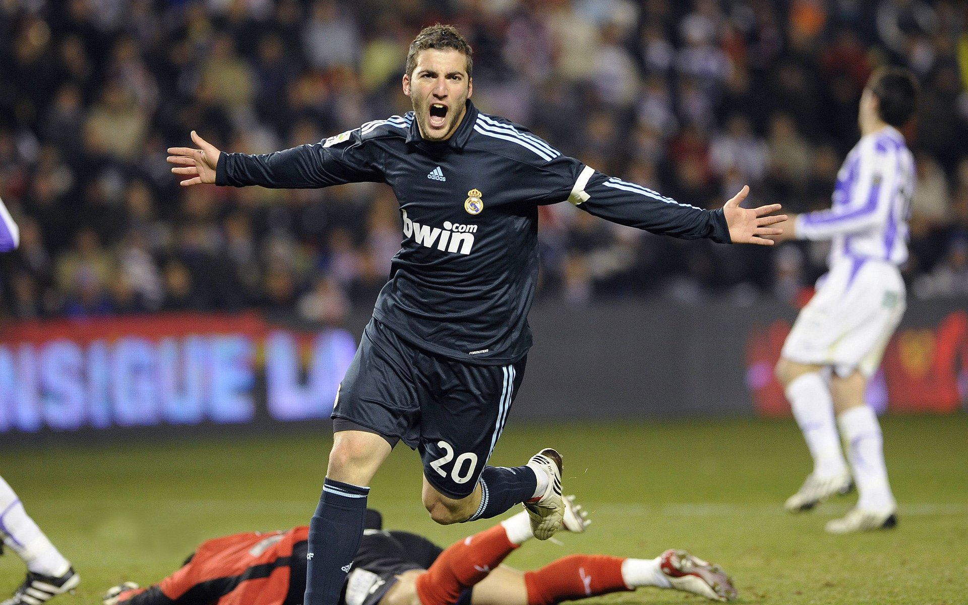 小贾伦关键进球定乾坤，骑士爆冷深圳队，一场改写预期的对决